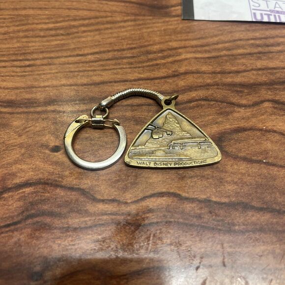 Vintage 60’s Disneyland Theme Amusement Park California Rides Keychain Key Ring - Picture 2 of 4